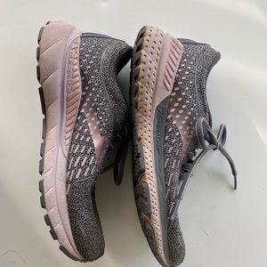 Women’s Brooks Adrenaline GTS 21 size 7